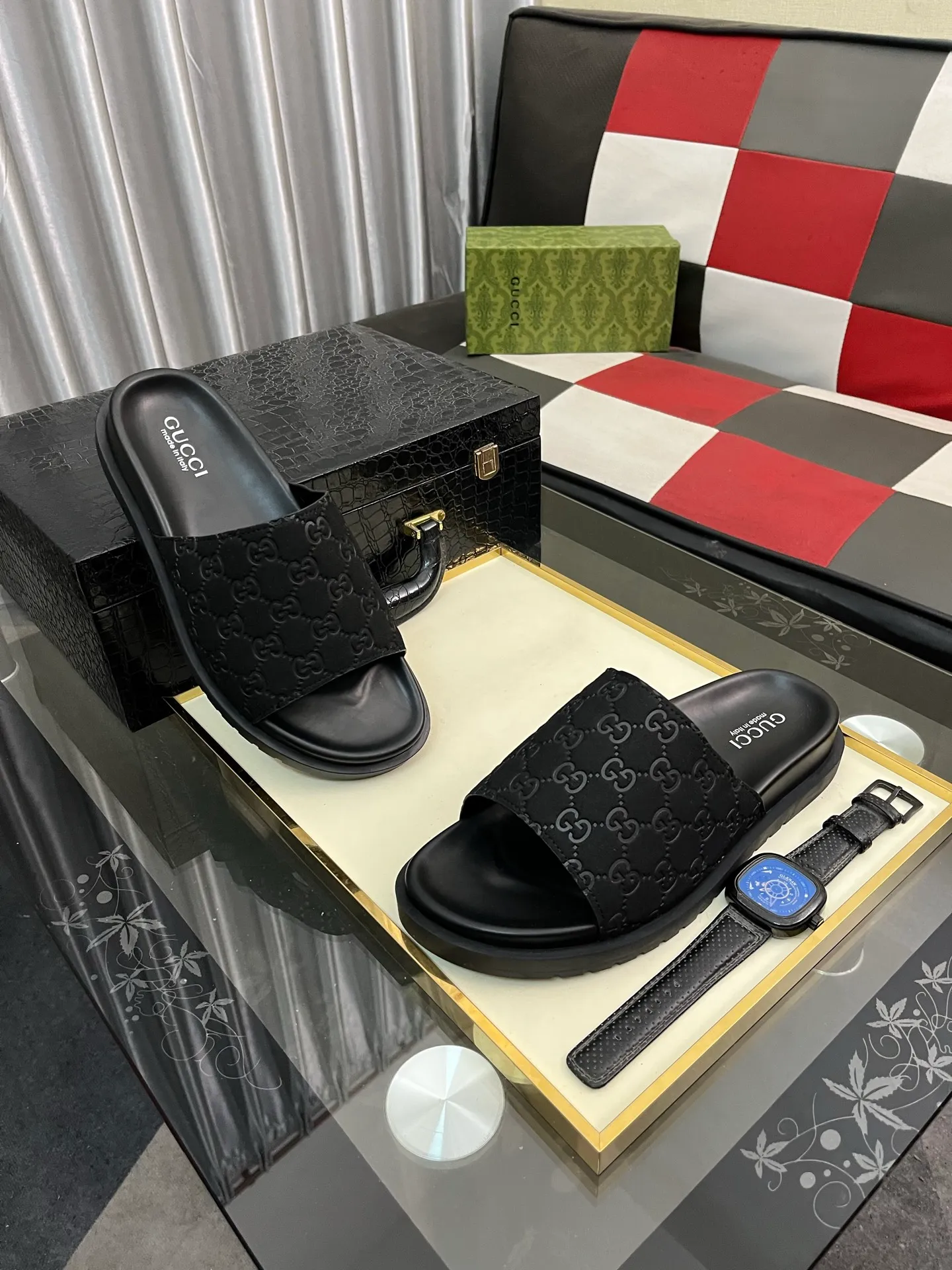 Men's shoes 💰320⌚️⌚️ (gucci-Gucci) New men's slippers, high-end boutique, made of cowhide, with exquisite embossed logo decoration on the upper, fine workmanship, super soft soles, casual, loose and comfortable, a must-have in summer! \nsize：38-44